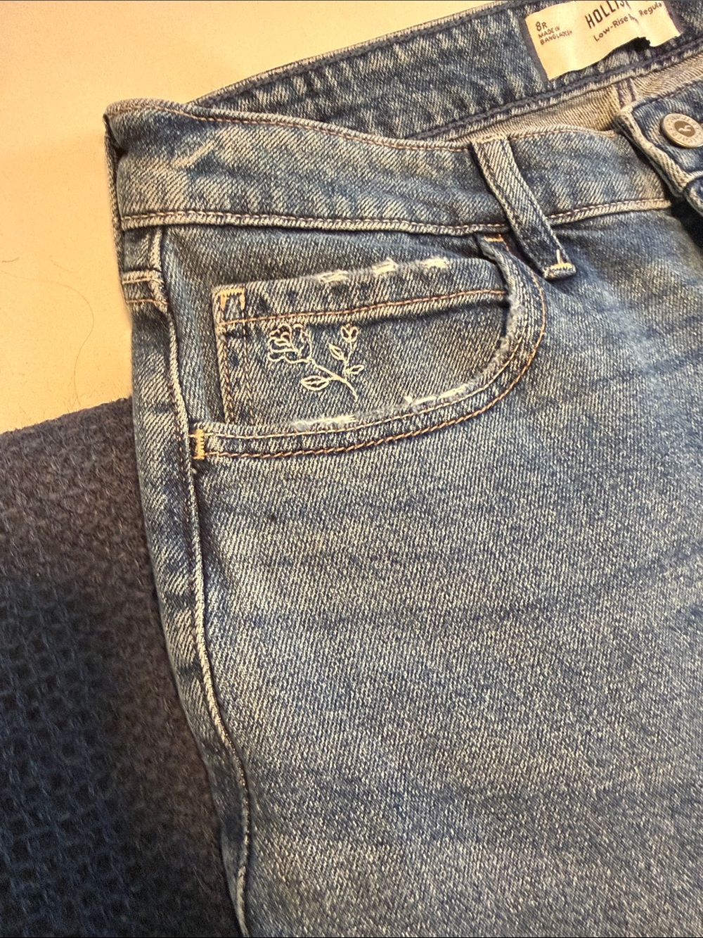 Hollister Medium Blue Low-Rise Baggy Jeans - Picture 3 of 8